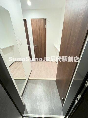 物件内観写真4　(シンプルで使いやすい玄関です)