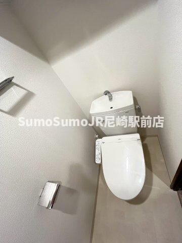 物件内観写真22　(ゆったりとした空間のトイレです)