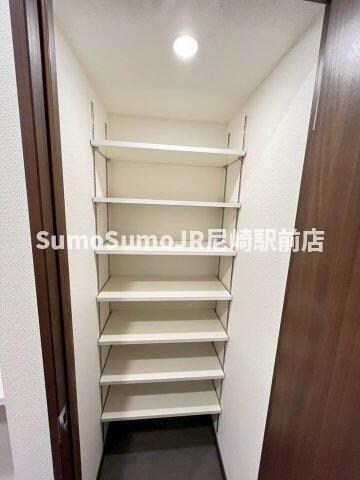 物件内観写真23　(便利な収納スペースです)