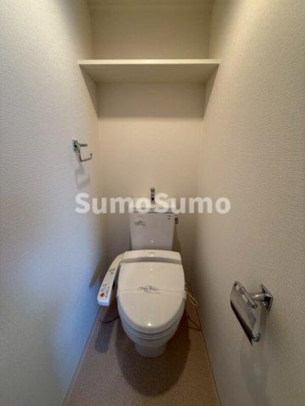 トイレ(落ち着いた色調のトイレです)