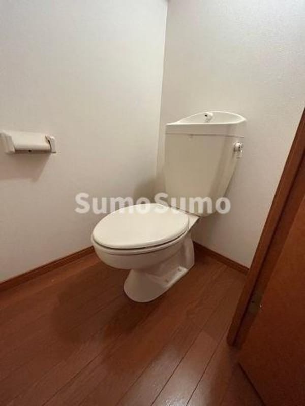 トイレ(落ち着いた色調のトイレです)