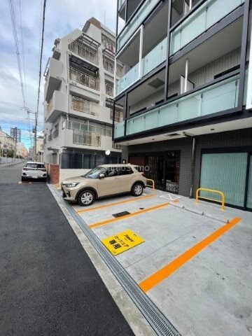 物件外観写真4　(駐車場に車を止められます)