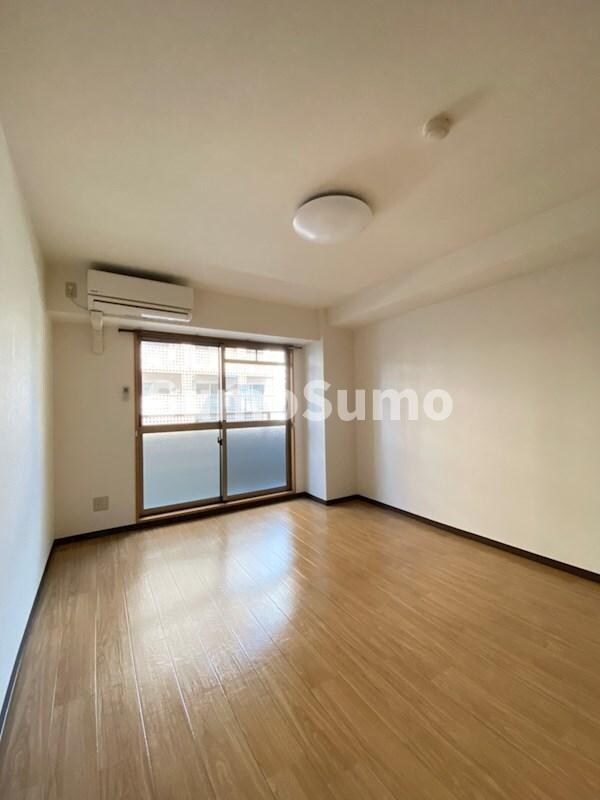 物件内観写真8　(使い勝手のいい寝室です)