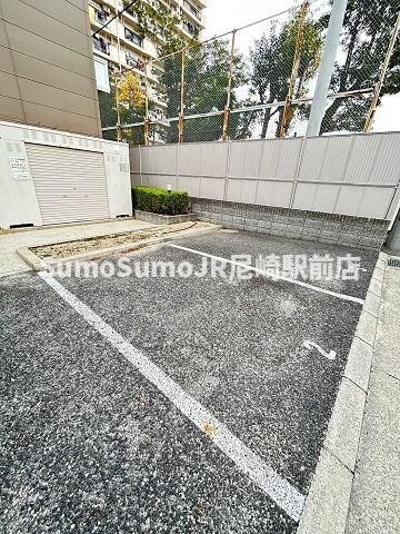 物件外観写真3　(駐車場完備です)