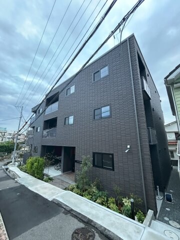 物件外観写真1　(落ち着いた雰囲気の外観です)