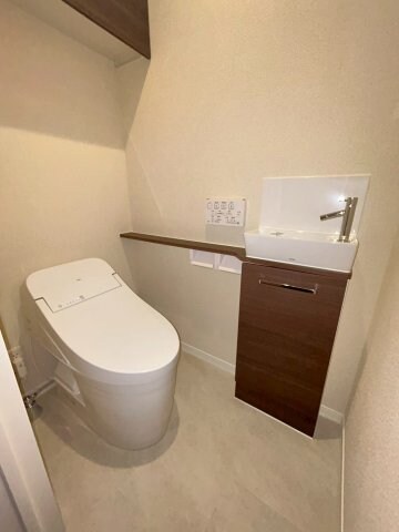 物件内観写真23　(シンプルで使いやすいトイレです)