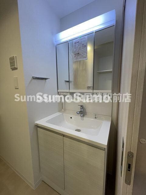 物件内観写真15　(使いやすい独立洗面台です)