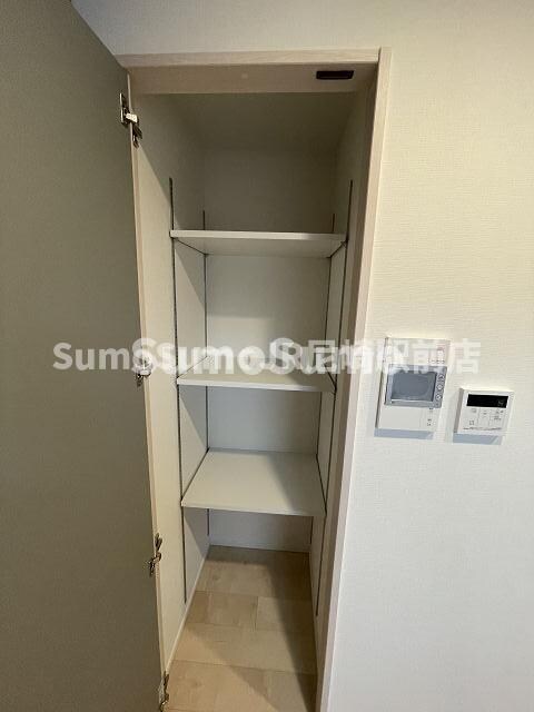 物件内観写真18　(収納豊富です)