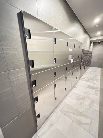 物件内観写真3　(便利な宅配ボックス完備♪)