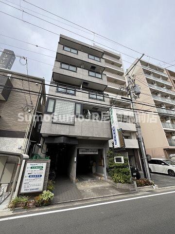 物件外観写真1　(外観は落ち着いています)