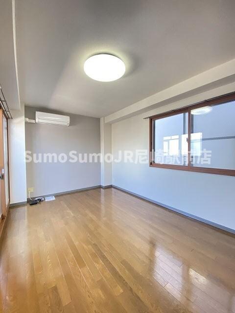 物件内観写真5　(使いやすい居間です)