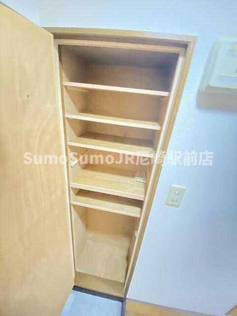 物件内観写真15　(便利な収納スペースです)