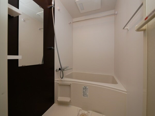 浴室(コンパクトで使いやすいお風呂です)