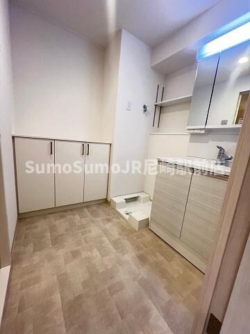 物件内観写真18　(明るい洗面所です)