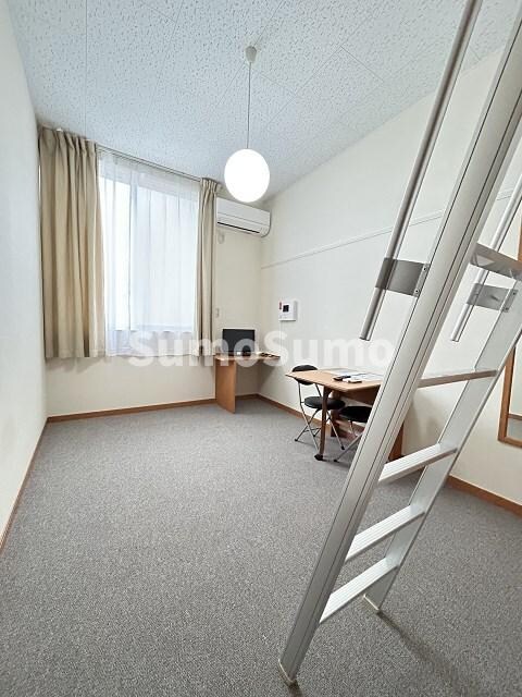 物件内観写真13　(ゆったり過ごせる居間です)