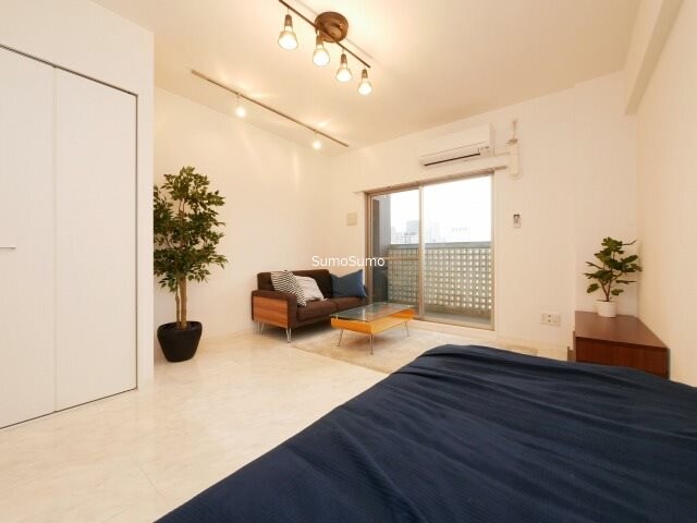 物件内観写真5　(こちらのリビングで趣味の時間をお楽しみください)