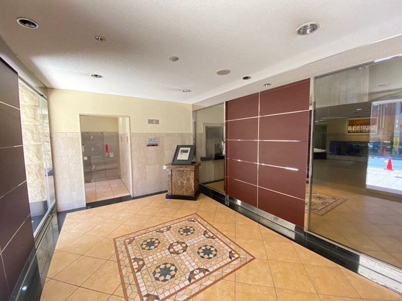 物件外観写真3　(ゆとりのあるロビーです)