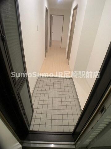 物件内観写真3　(落ち着いた玄関です)