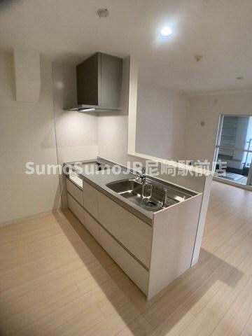 物件内観写真5　(コンパクトなキッチンで掃除もラクラク)