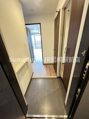 物件内観写真6　(収納もある玄関です)