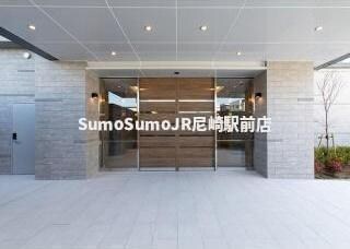 物件外観写真5　(ゆとりのあるエントランスです)