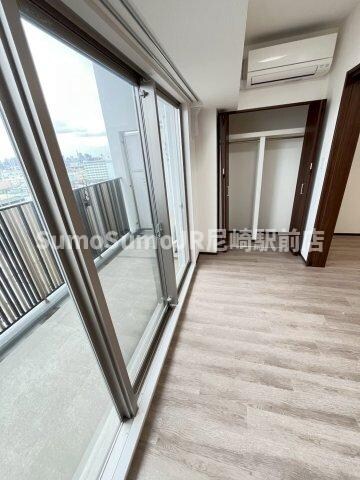 物件内観写真24　(広くて明るい寝室)