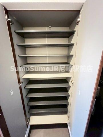 物件内観写真25　(たっぷりとした収納スペースです)