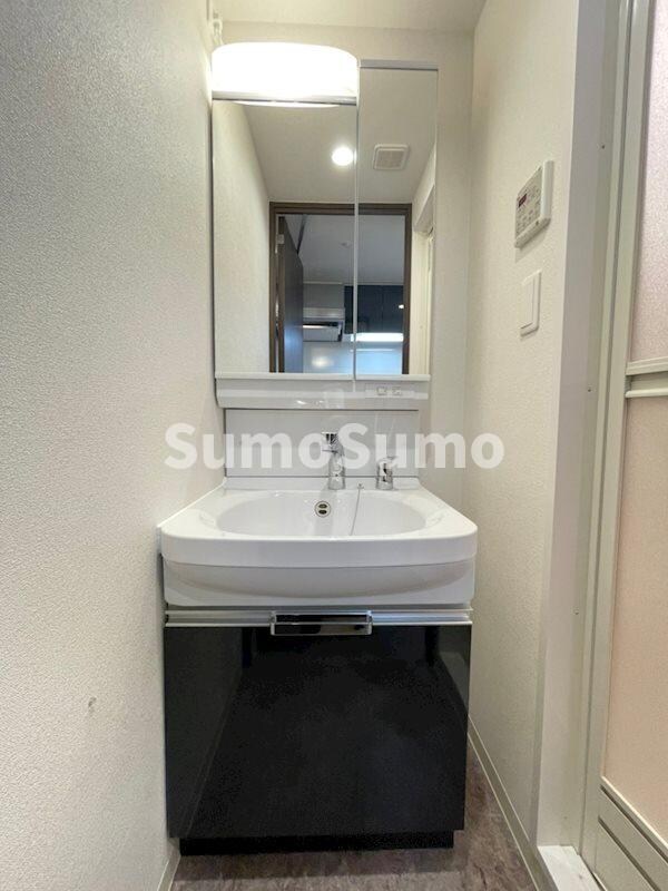 物件内観写真12　(忙しい朝には欠かせない洗面所です)