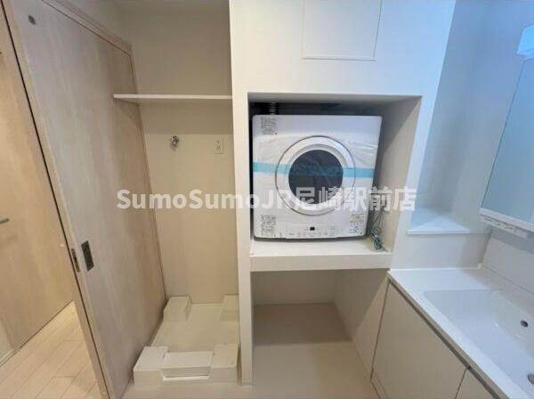 物件内観写真10　(ゆったりとスペースのある洗面所)