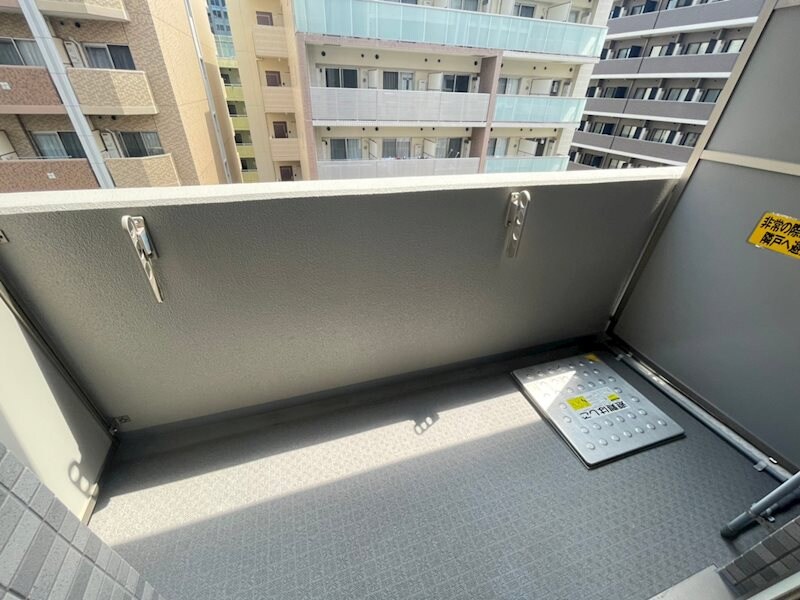 物件内観写真10　(バルコニーからの眺めを楽しみながら食事をしませんか)