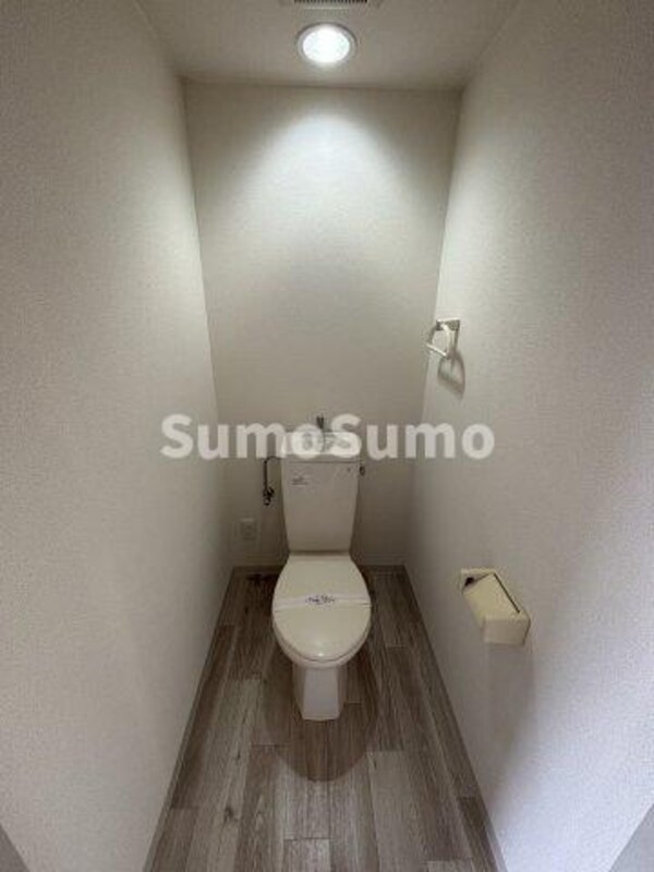 トイレ(落ち着いた色調のトイレです)