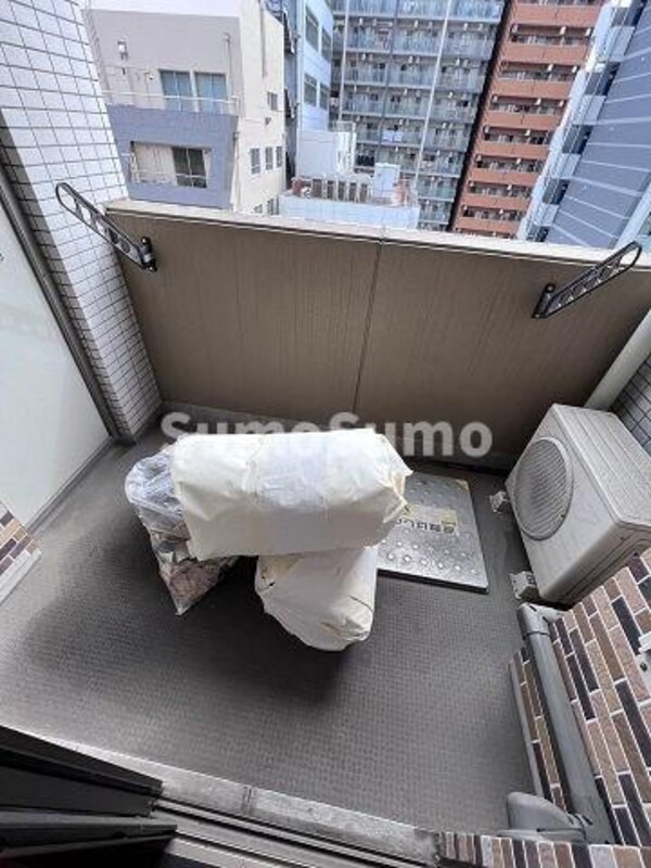バルコニー(開放的で明るい空間を演出してくれるバルコニーです)