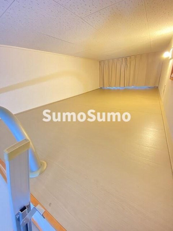 寝室(落ち着いて過ごせるお部屋なので、寝室にいかがでしょうか)