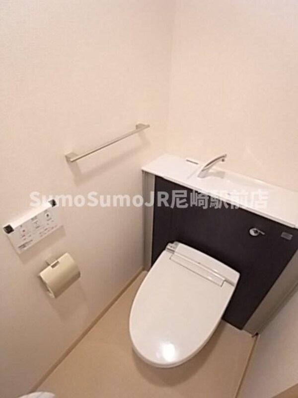 トイレ(コンパクトで使いやすいトイレです)