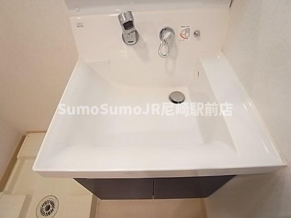 洗面・脱衣所(ゆったりとスペースのある洗面所)