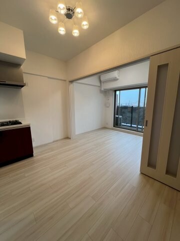 物件内観写真6　(ゆったりとしたリビングです)