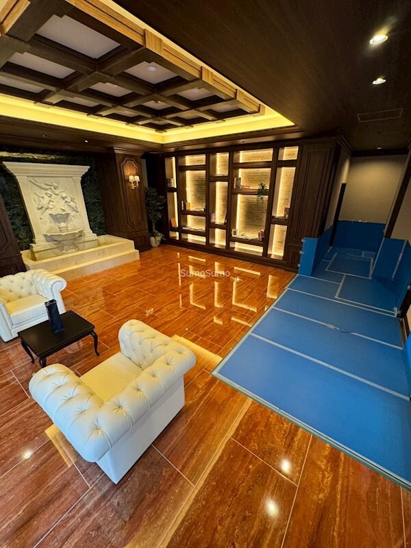 物件外観写真3　(落ち着いたロビーです)