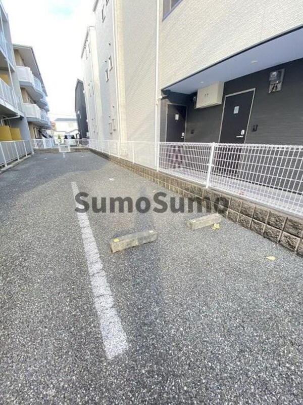 駐車場(駐車場があるので、車を買う予定の方も安心です)