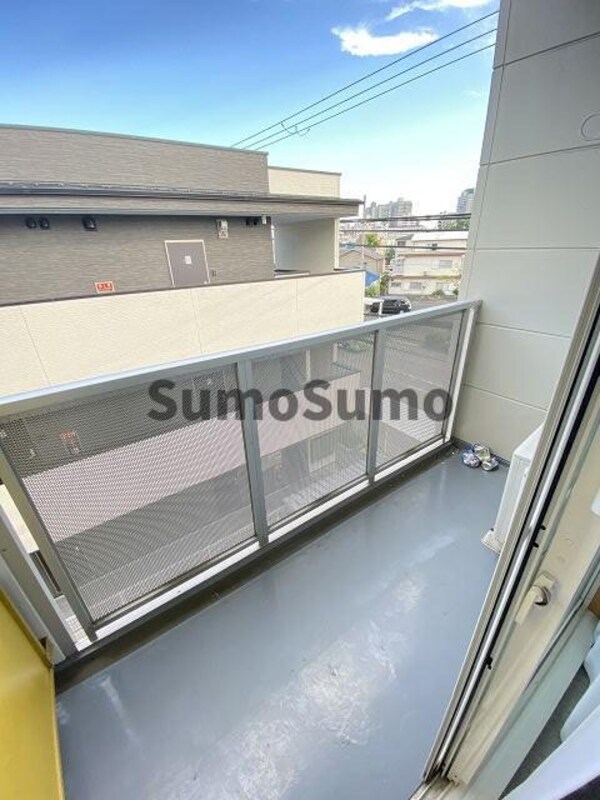 バルコニー(暖かな日差しのふりそそぐバルコニー)