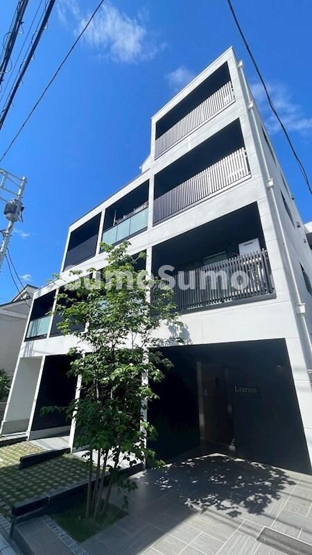 物件外観写真1　(外観は落ち着いています)