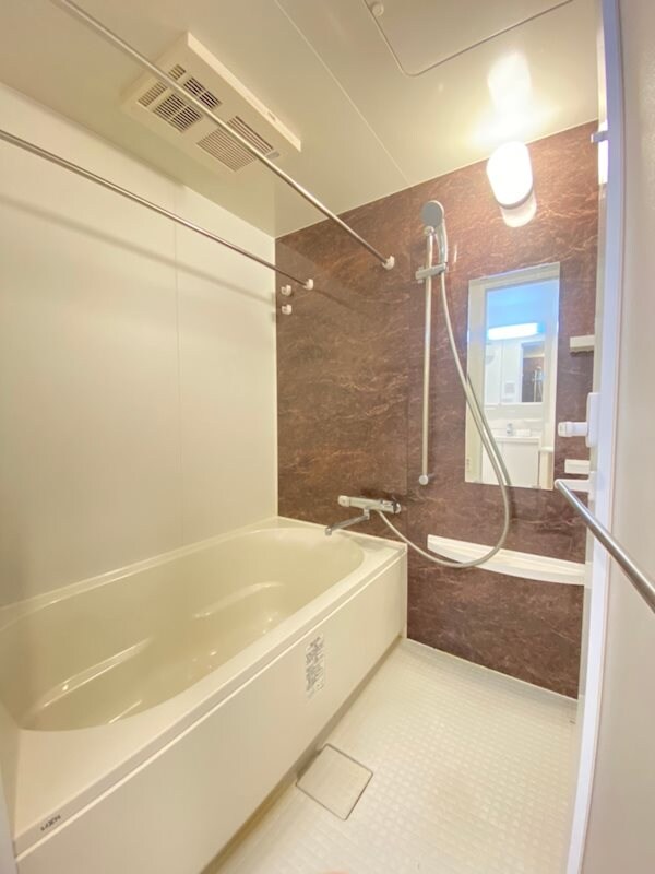 物件内観写真8　(きれいなお風呂です)