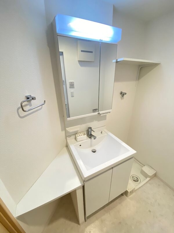 物件内観写真11　(脱衣スペースもあります)