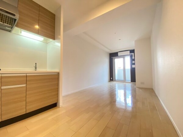 居室(こちらのリビングで趣味の時間をお楽しみください)