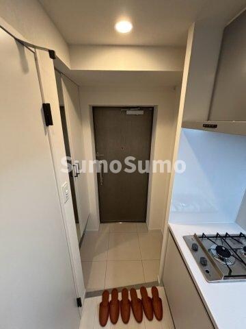 物件内観写真4　(ゆったりとした玄関です)