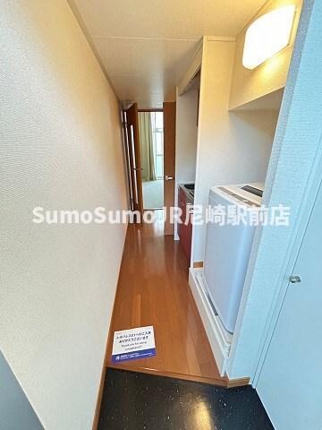 物件内観写真4　(シンプルで使いやすい玄関です)