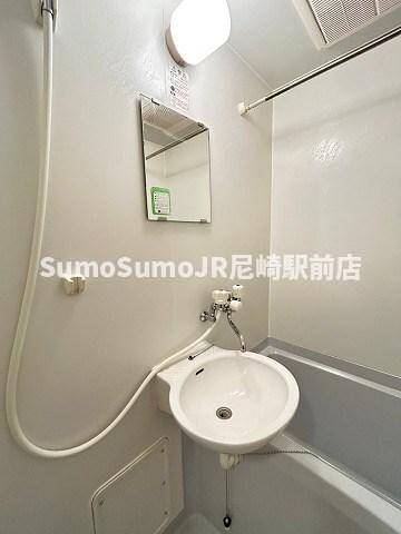 物件内観写真10　(コンパクトで使いやすい洗面所)