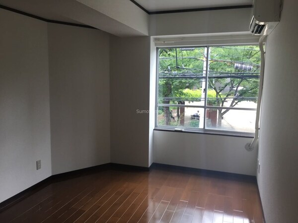 寝室(落ち着いて過ごせるお部屋なので、寝室にいかがでしょうか)