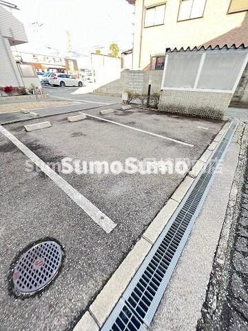 物件外観写真2　(駐車場です)