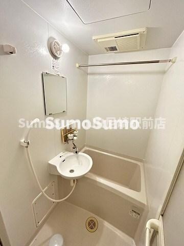 物件内観写真7　(日々の疲れを癒すお風呂付です)