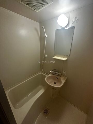 物件内観写真9　(日々の疲れを癒すお風呂付です)